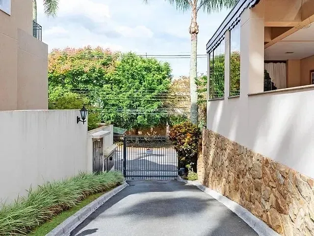 Casa com 282m² 4 quartos e 3 banheiros, à venda, no bairro Bom Retiro em Curitiba