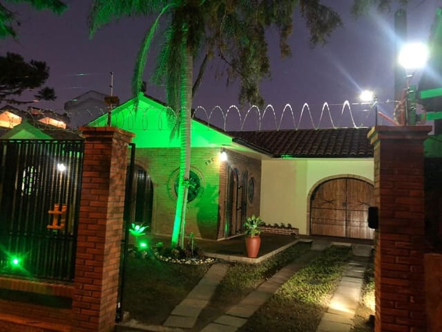 Casa com 480m² 4 quartos e 3 banheiros, à venda, no bairro Laranjal em Pelotas