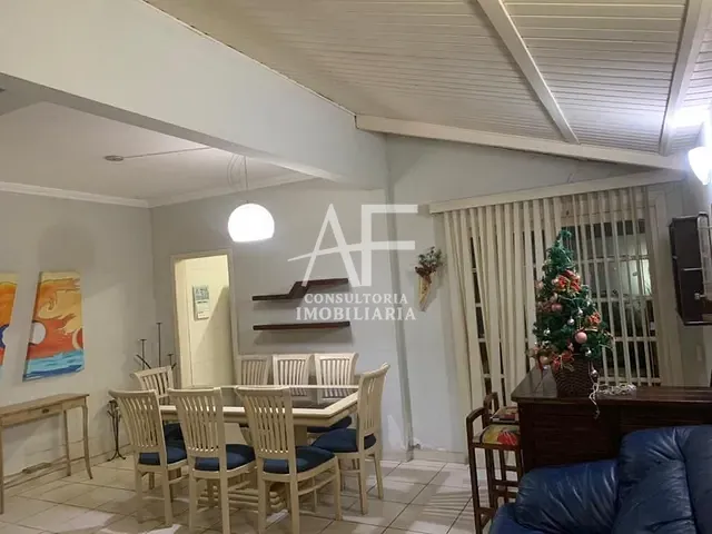 Casa com 300m² 3 quartos e 1 banheiro, à venda, no bairro Jardim Santana em Tremembé