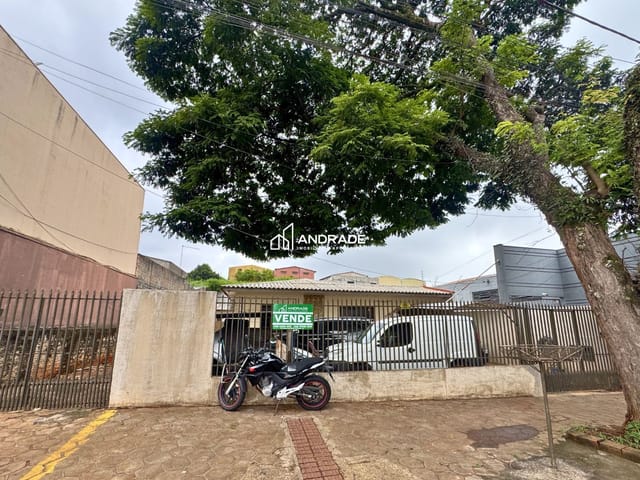 Casa com 523m² 3 quartos e 2 banheiros, à venda, no bairro Jardim Diamantina em Apucarana