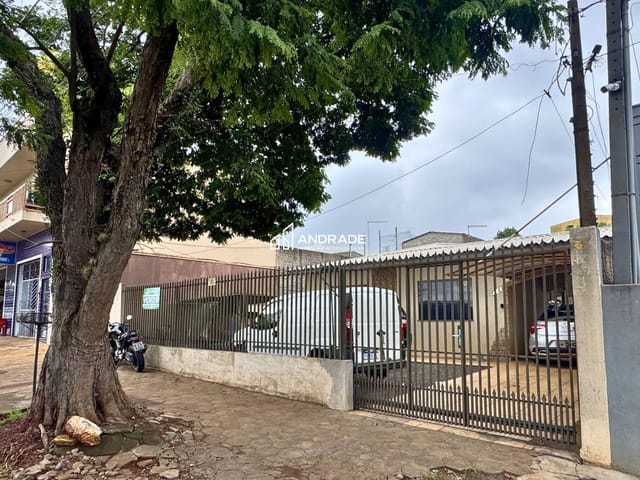 Casa com 523m² 3 quartos e 2 banheiros, à venda, no bairro Jardim Diamantina em Apucarana