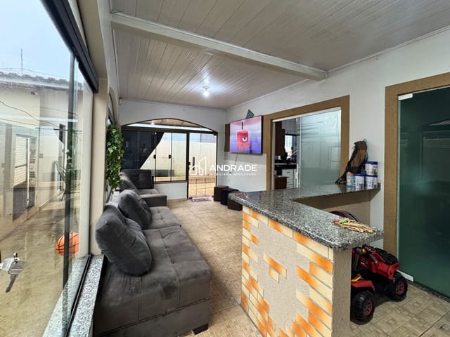 Casa com 523m² 3 quartos e 2 banheiros, à venda, no bairro Jardim Diamantina em Apucarana