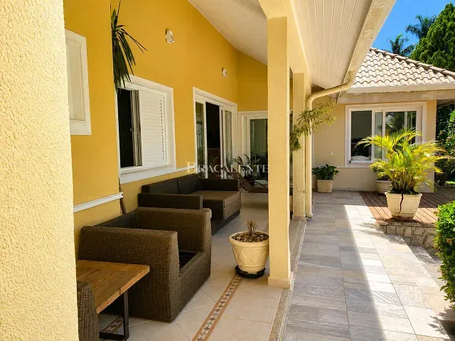 Casa com 1050m² 5 quartos e 7 banheiros, à venda, no bairro Chácaras Silvania em Valinhos