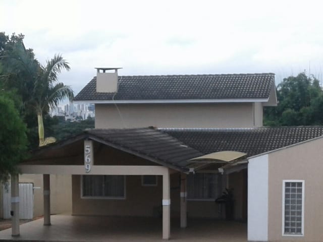 Casa com 316m² 3 quartos e 3 banheiros, à venda, no bairro Colônia Dona Luíza em Ponta Grossa