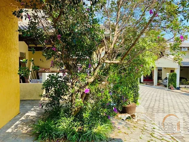 Casa com 225m² 3 quartos e 2 banheiros, à venda, no bairro Jardim das Flores em Atibaia