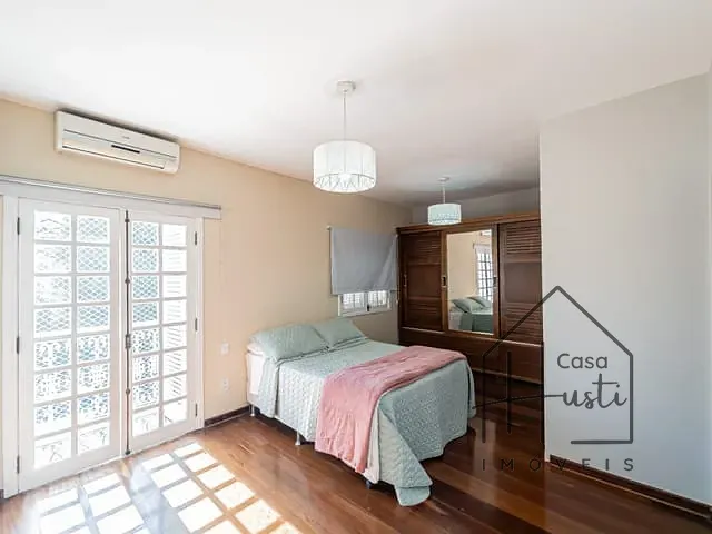 Casa com 1053m² 4 quartos e 5 banheiros, à venda, no bairro Parque Dom Henrique em Cotia