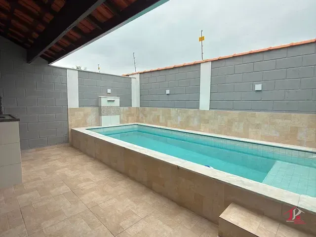 Casa 2 quartos e 2 banheiros, à venda, no bairro Nossa Senhora do Sion em Itanhaém