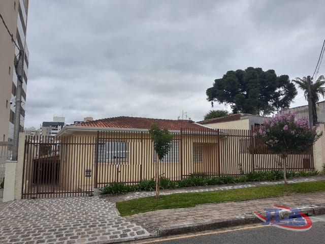 Prédio com 490m², para alugar, no bairro Ahú em Curitiba