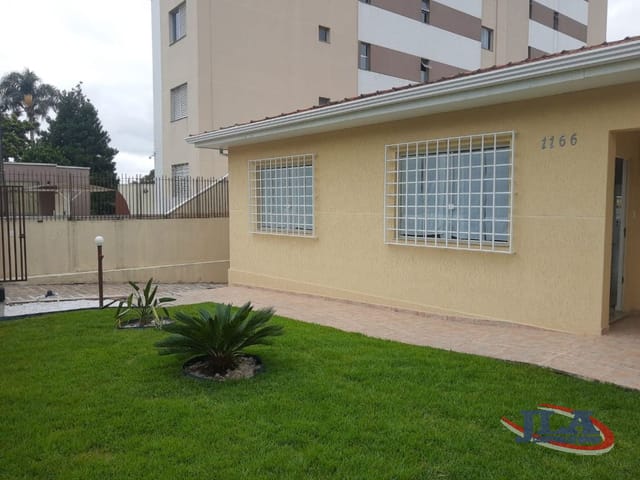 Prédio com 490m², para alugar, no bairro Ahú em Curitiba