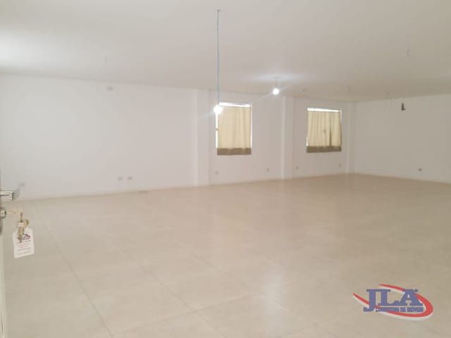 Prédio com 490m², para alugar, no bairro Ahú em Curitiba
