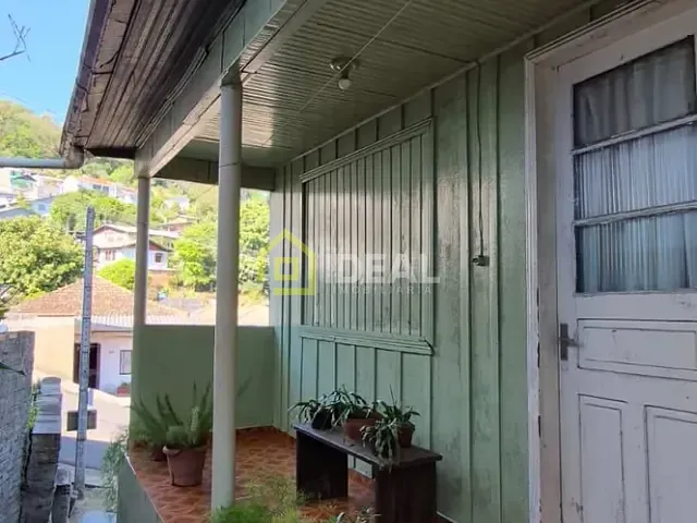 Casa 6 quartos e 3 banheiros, à venda, no bairro Sunti em Concórdia