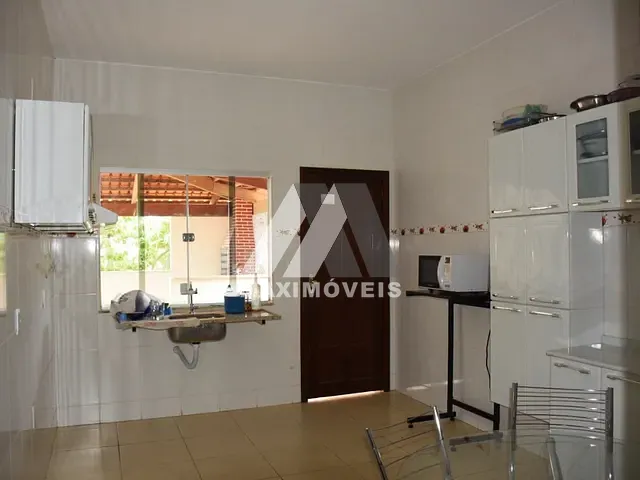Casa com 360m² 3 quartos e 2 banheiros, à venda, no bairro Bela Vista em Araçuaí