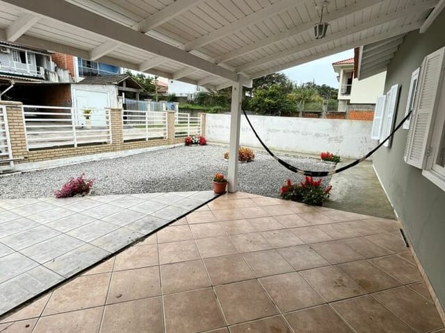 Casa com 360m² 2 quartos e 2 banheiros, à venda, no bairro São João do Rio Vermelho em Florianópolis