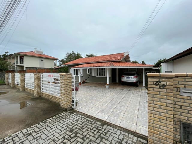 Casa com 360m² 2 quartos e 2 banheiros, à venda, no bairro São João do Rio Vermelho em Florianópolis