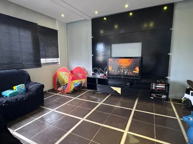 Casa 3 quartos e 4 banheiros, à venda, no bairro Recanto das Emas em Brasília