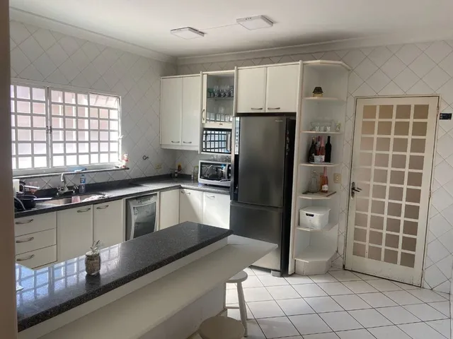 Casa com 530m² 4 quartos e 5 banheiros, à venda, no bairro Alcântara em Londrina