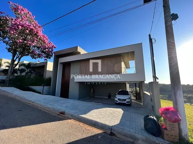 Casa com 600m² 4 quartos e 6 banheiros, à venda, no bairro Condomínio Terras de Santa Cruz em Bragança Paulista