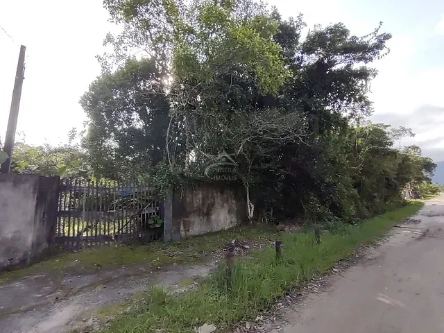 Casa com 900m² 2 quartos e 3 banheiros, à venda, no bairro Boracéia em Bertioga