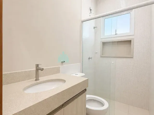Casa 3 quartos e 3 banheiros, à venda, no bairro Vila União em Catalão