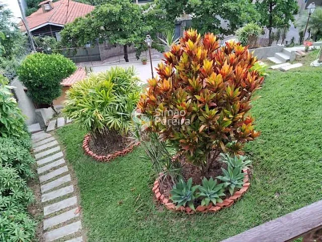 Casa com 1200m² 4 quartos e 4 banheiros, à venda, no bairro Grama em Paraíba do Sul
