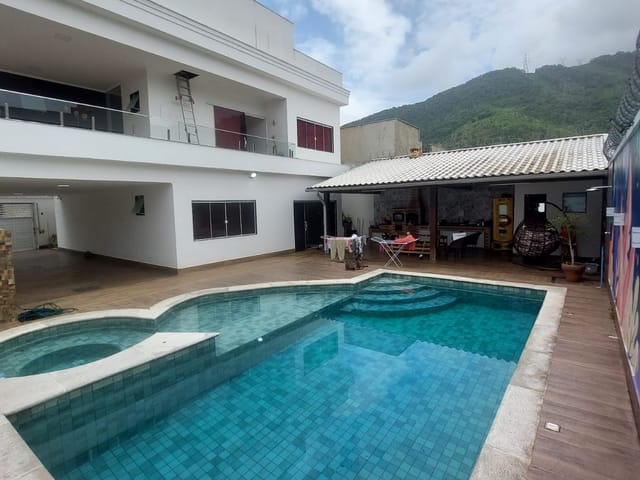 Casa 3 quartos e 4 banheiros, à venda, no bairro Campo Grande em Rio de Janeiro