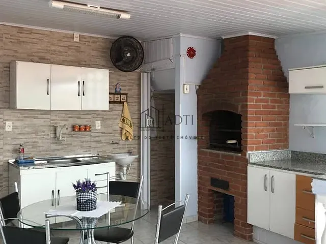 Casa 3 quartos e 1 banheiro, à venda, no bairro Vila Lavínia em Mogi das Cruzes