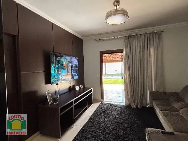 Casa com 450m² 4 quartos e 4 banheiros, à venda, no bairro Calixtolândia em Anápolis