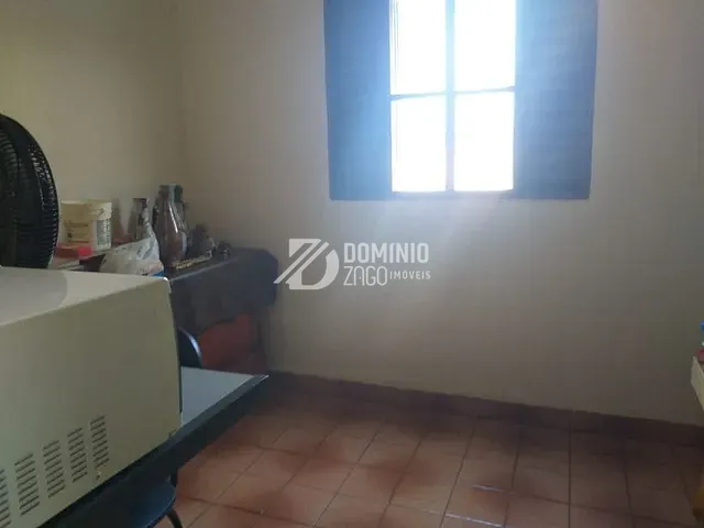 Casa com 315m² 3 quartos e 1 banheiro, à venda, no bairro Bom Retiro em Uberaba
