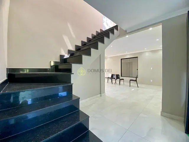 Casa com 400m² 4 quartos e 4 banheiros, à venda, no bairro Jardim Belvedere em Volta Redonda