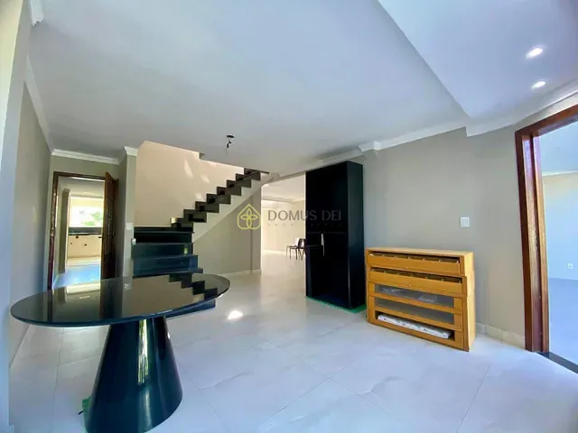 Casa com 400m² 4 quartos e 4 banheiros, à venda, no bairro Jardim Belvedere em Volta Redonda