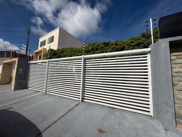 Casa com 210m² 3 quartos e 2 banheiros, à venda, no bairro Inácio Barbosa em Aracaju