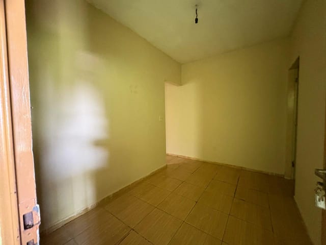 Casa com 250m² 1 quarto e 1 banheiro, para alugar, no bairro Parque Valença I em Campinas