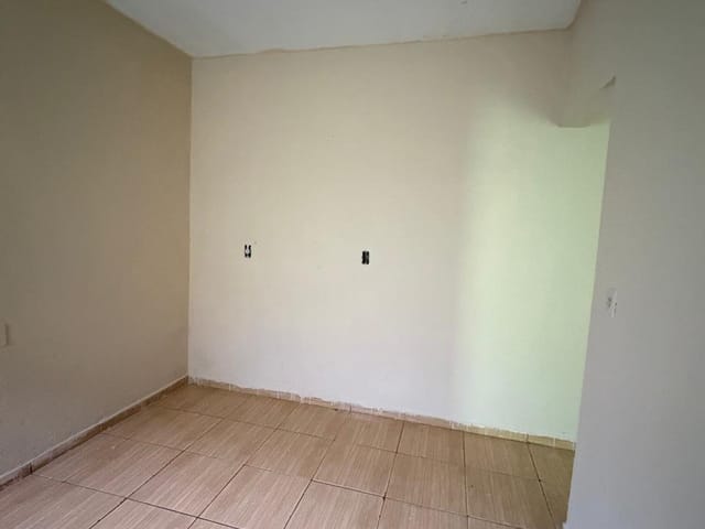 Casa com 250m² 1 quarto e 1 banheiro, para alugar, no bairro Parque Valença I em Campinas