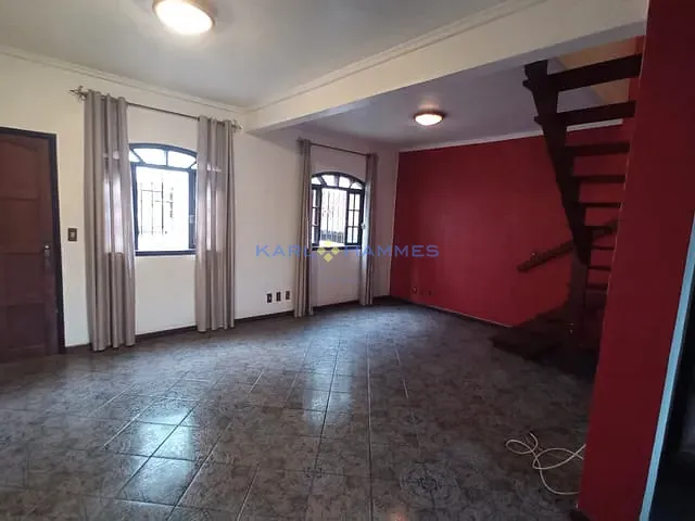 Casa 3 quartos e 4 banheiros, à venda, no bairro Castelanea em Petrópolis