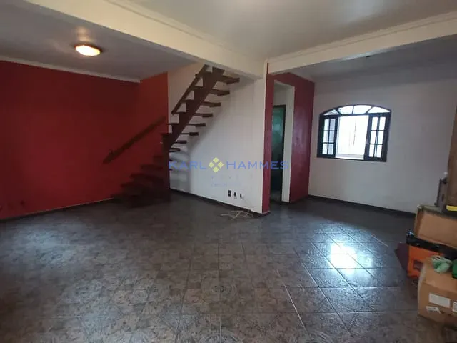Casa 3 quartos e 4 banheiros, à venda, no bairro Castelanea em Petrópolis