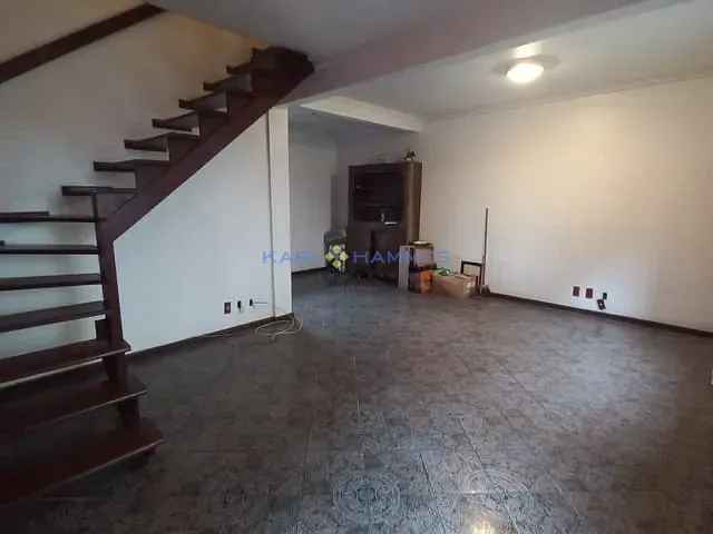 Casa 3 quartos e 4 banheiros, à venda, no bairro Castelanea em Petrópolis