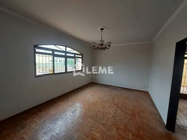 Casa com 300m² 3 quartos e 3 banheiros, à venda, no bairro Jardim São Domingos em Mococa