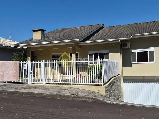 Casa 3 quartos e 4 banheiros, à venda, no bairro Liberdade em Concórdia