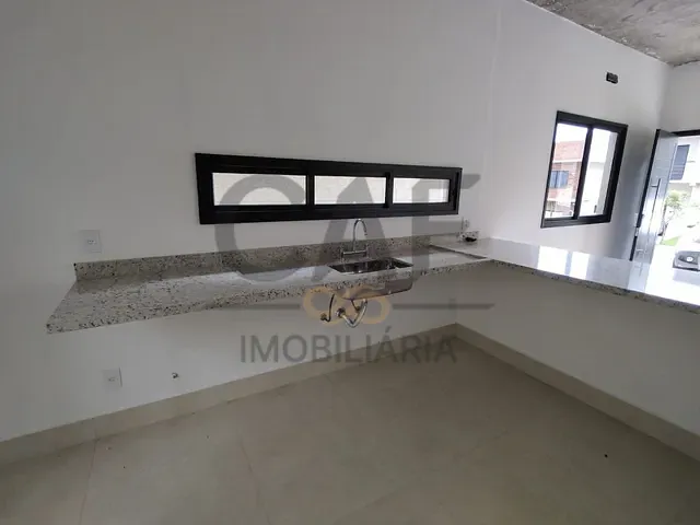 Casa com 200m² 3 quartos e 2 banheiros, à venda, no bairro Centro em Jaguariúna