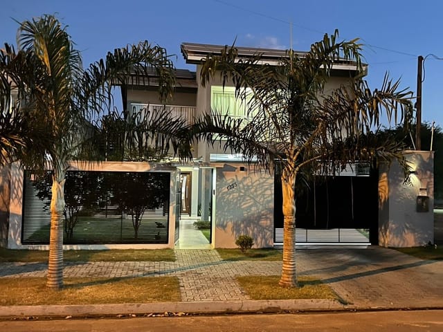 Casa com 420m² 4 quartos e 2 banheiros, à venda, no bairro Jardim Belo Horizonte em Sinop