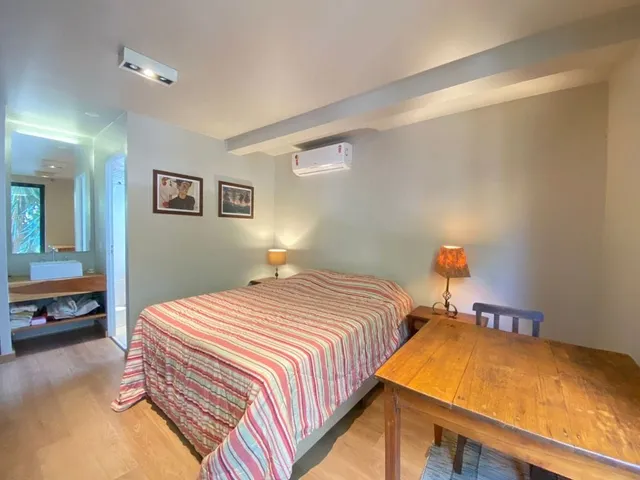 Casa com 678m² 1 quarto e 2 banheiros, à venda, no bairro Jardim Itatiaia 2 em Londrina