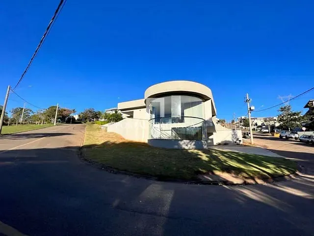 Casa com 600m² 3 quartos e 5 banheiros, à venda, no bairro Condomínio Terras de Santa Cruz em Bragança Paulista