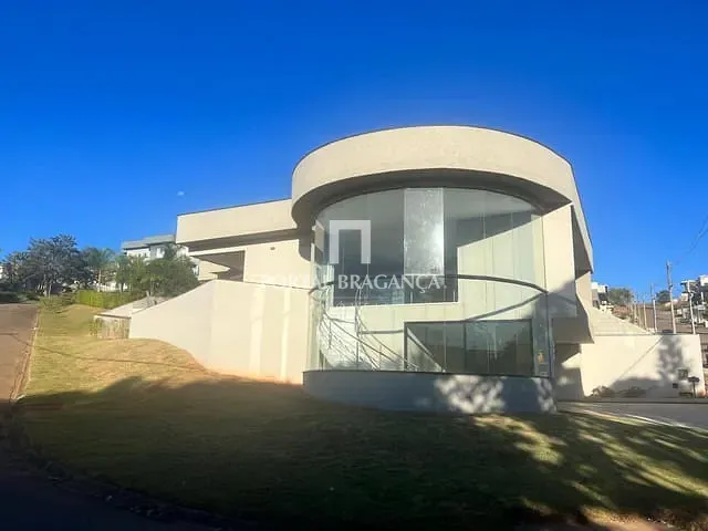 Casa com 600m² 3 quartos e 5 banheiros, à venda, no bairro Condomínio Terras de Santa Cruz em Bragança Paulista