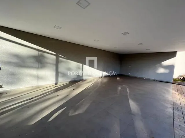 Casa com 600m² 3 quartos e 5 banheiros, à venda, no bairro Condomínio Terras de Santa Cruz em Bragança Paulista