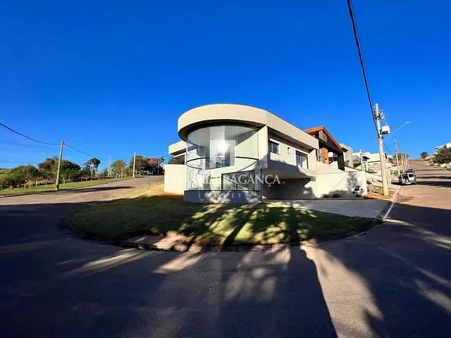 Casa com 600m² 3 quartos e 5 banheiros, à venda, no bairro Condomínio Terras de Santa Cruz em Bragança Paulista