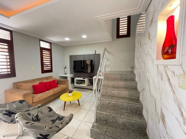 Casa com 193m² 3 quartos e 3 banheiros, à venda, no bairro Cajazeiras em Fortaleza
