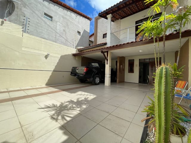 Casa com 193m² 3 quartos e 3 banheiros, à venda, no bairro Cajazeiras em Fortaleza