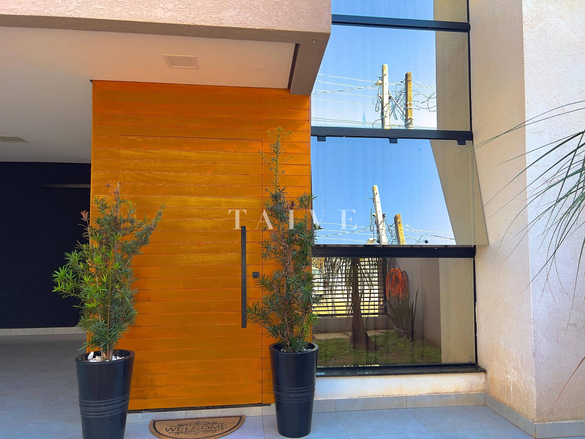 Casa à venda com 3 quartos, 118m² - Foto 1