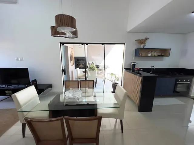 Casa 3 quartos e 2 banheiros, à venda, no bairro Monte Carlo em Londrina