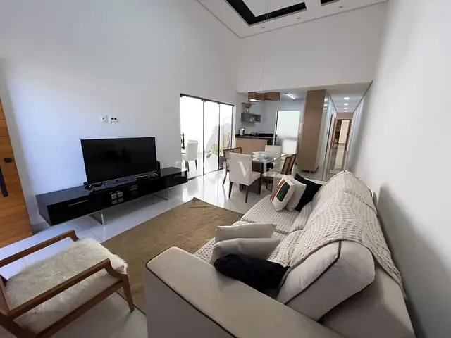 Casa 3 quartos e 2 banheiros, à venda, no bairro Monte Carlo em Londrina
